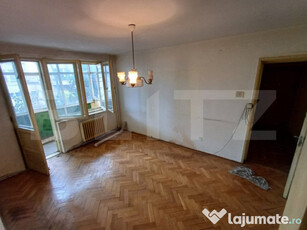 Apartament 3 camere, str.Ioan Slavici, ETAJ 1 ( de renovat)