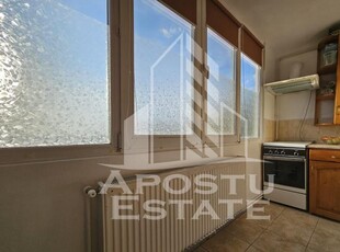 Apartament 3camere,,semidecomandat zona Fortuna