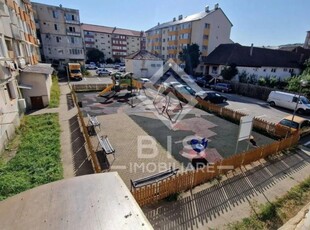 Apartament 4 camere decomandat // etaj 1 // S. G.Lucian Blaga