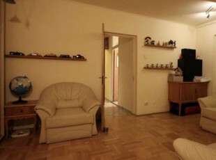 Apartament 4 camere semidecomandat