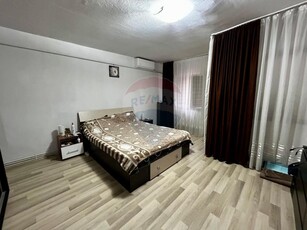 Apartament cu 3 camere de vanzare in zona 1 Mai