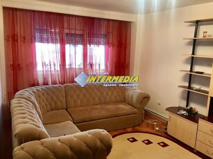 Apartament cu 3 camere decomandat Cetate zona Closca