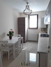 Apartament de vanzare 2 camere decomandat cu parcare in zona centrala a Florestiului!