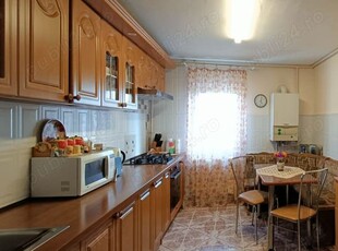 Apartament decomandat 3 camere de vânzare