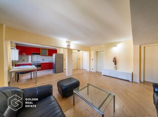 Apartament in centru, super spatios, la etaj intermediar