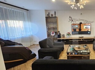 Apartament in vila, 4 camere, 111 mpu , teren 100mp , Aleea Manastirii