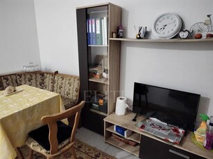 Apartament o camera in zona HOREA