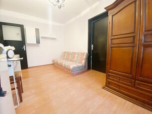 Apartament semidecomandat cu 2 camere, 33mp utili, etaj 2/4, zona Sagului