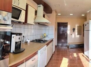 Apartament in centru orasului , 2 cam. Etaj 8 9 . Bucataria mobilata.