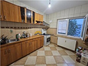 Brancoveanu 5 minute de Metrou, apartament 3 camere, decomandat, hol H