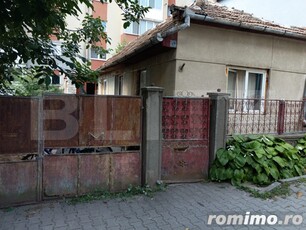 Casa de vanzare individuala in cetate, zona piata