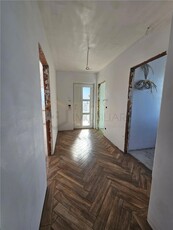 Duplex - dormitor la parter - toate utilitatile