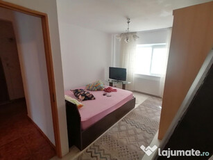 PROPRIETAR.Închiriez apartament 3 camere Apusului