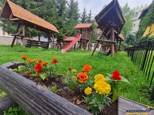 LIVE!Casa ta de vacanta, imbratisata de natura, 3 terase, parcare, Poiana Brasov.