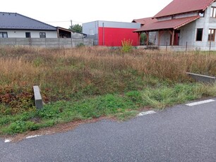 Loc de casa de vanzare in Calugareni