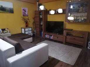 Persoană fizică vând apartament 3 camere, 2013, loc parcare inclus, aer condiționat, exclus agentii