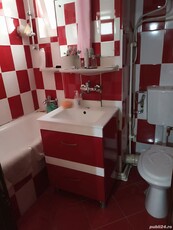 Persoana fizica vând apartament cu 3 camere