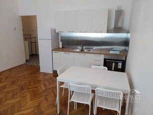 PRIMA INCHIRIERE! Apartament cu 2 camere in zona semicentrala!