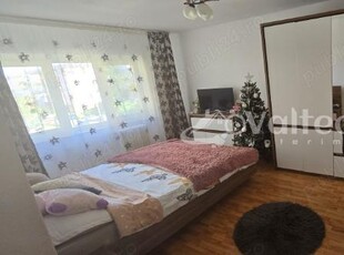 Reșița, apartament 3 camere, etaj 2, decomandat, Luncă, zona Poliție