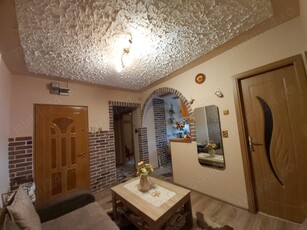 SCHIMB apartament cu casă