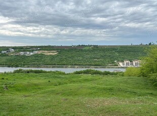 Teren intravilan Aroneanu, vedere spre lac