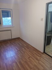 Vând ap cu 3 camere et4 în Micro 13b.