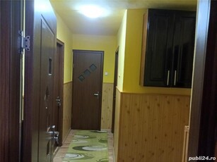 Vând apart spațios 3 camere Lupeni-HD Straja