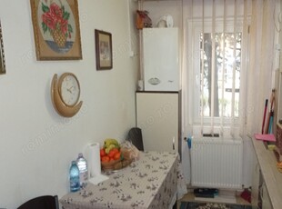 Vand apartament 2 camere semidecomandat in Deva, zona Minerului, parter, bloc de 4 etaje,