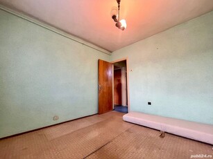 Vand apartament 3 camere Crangasi - oferit de proprietar