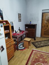 Vand apartament 3 camere decomandate, parter.