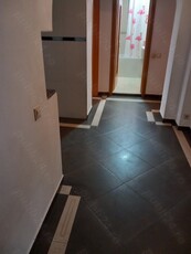 Vand apartament 3 camere