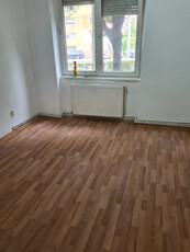 Vand apartament 3 camere,parter inalt rahovei