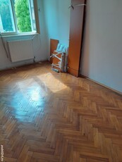 vând apartament 3camere etaju 2din 4