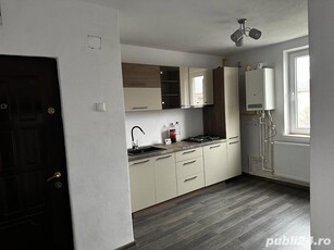 Vând apartament 4 camere