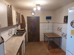 vand apartament 4 camere