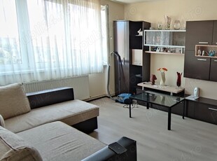 Vand Apartament complet utilat cu 2 camere semidecomandat.Gura campului,strada clujului.