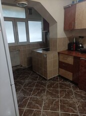 Vand apartament cu 2 camere la parter, zona Plopilor