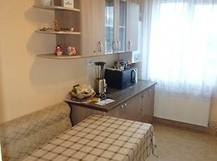 Vand apartament cu 3 camere in Deva, zona Dacia, bloc de 4 etaje, suprafata utila 38 mp,