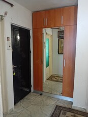 Vând apartament cu doua camere decomandat în Craiovita Noua