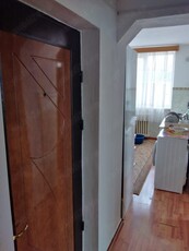 Vând apartament în Brad