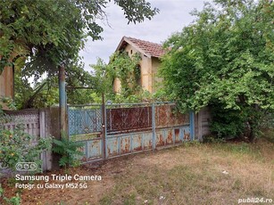 Vand casa, curte, gradină