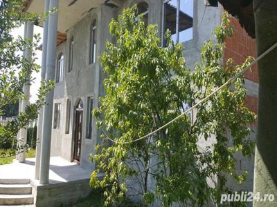 Inchiriez casa in Tomsani pentru sediu firma. Suprafata utila 254m2