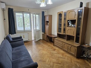 Apartament cu 3 camere, etaj intermediar - Piata Centrala