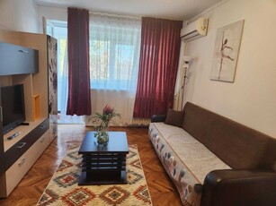 Apartament de 2 camere, semidecomandat, balcon, zona Titan