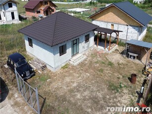 Casa parter , finalizata 90% de vanzare in Campineanca