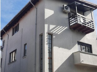 Primaverii (langa liceul Jean Monnet) , 4 camere in vila, singur pe etaj