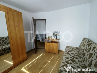 Apartament de vanzare decomandat 3 camere mobilate Valea Aur