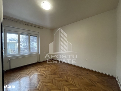 APARTAMENT CU 3 CAMERE, MOBILAT SI UTILAT, LOC DE PARCARE INLCUS!