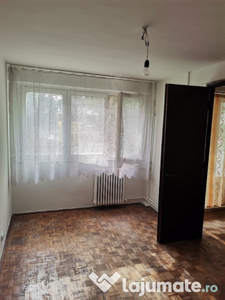 Vând apartament Strada Nițu Vasile