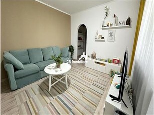 Apartament 3 camere Vergului Costin Georgian